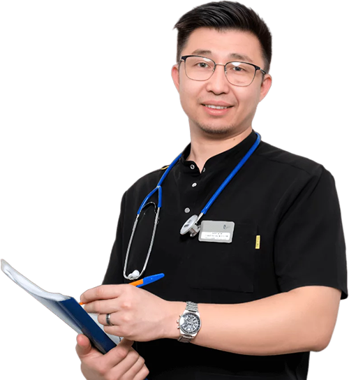 Врач записывает информацию